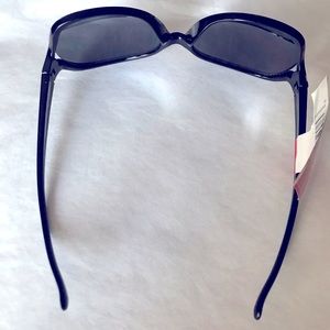 SALE ‼️ NWT POLARIZED SUN GLASSES
